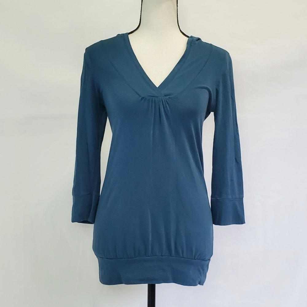 Tresics quarter sleeve hooded top